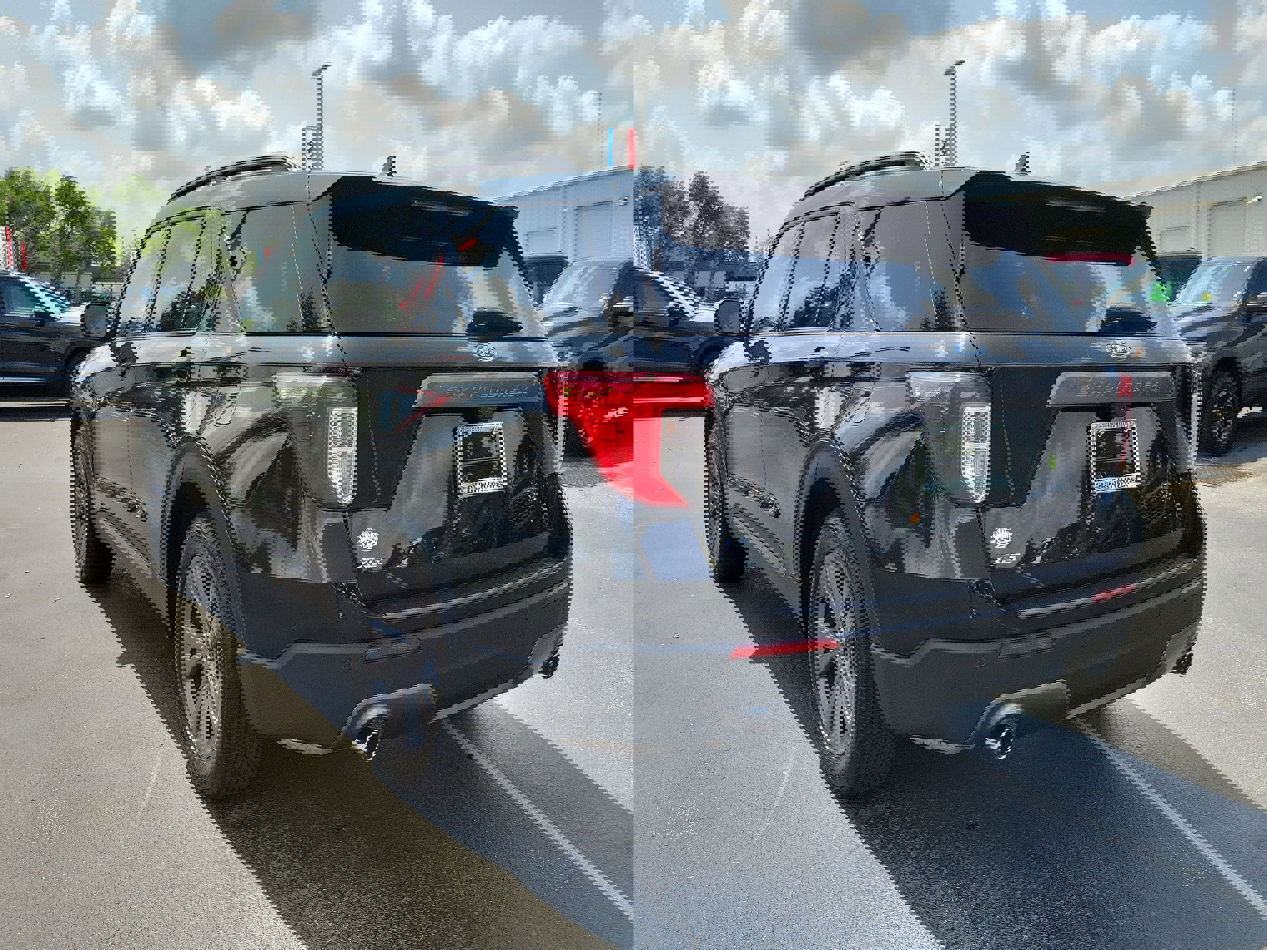 Certified 2023 Ford Explorer XLT w/ Equipment Group 202A image 3