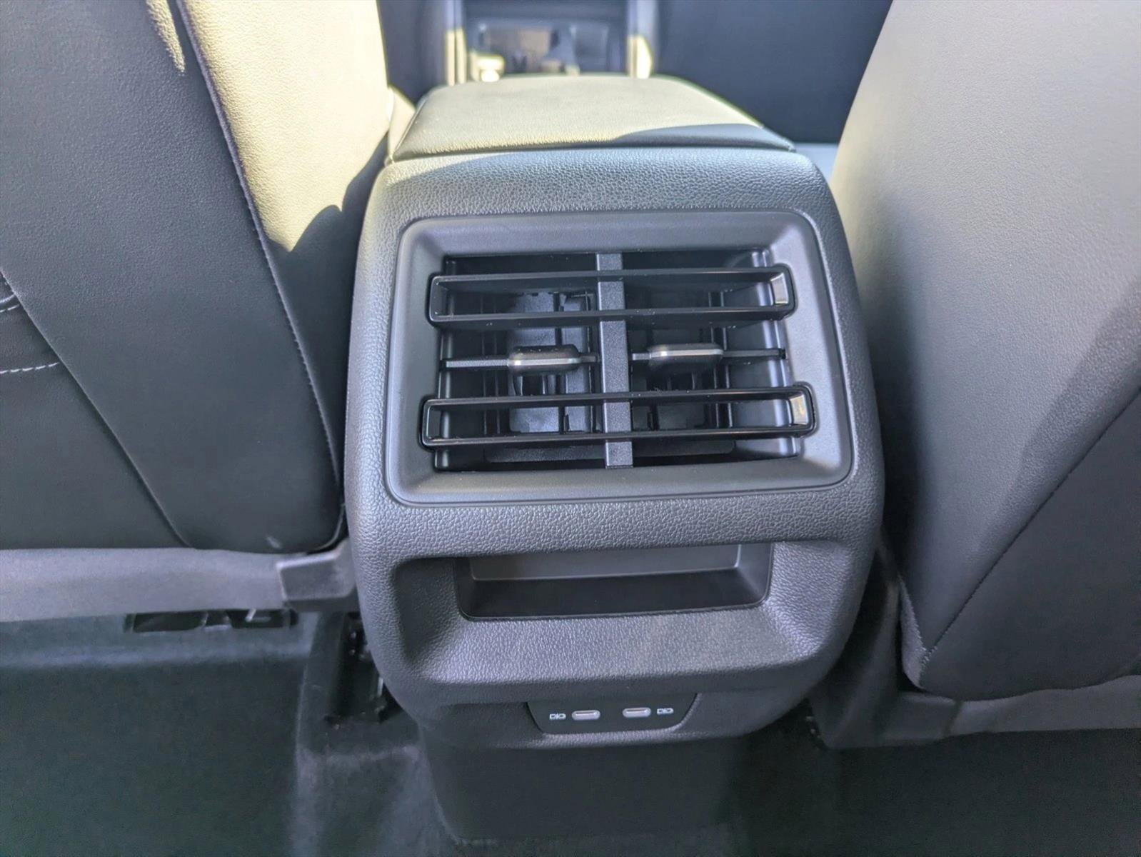 Used 2025 Volkswagen Tiguan SE R-Line AWD/4WD image 18
