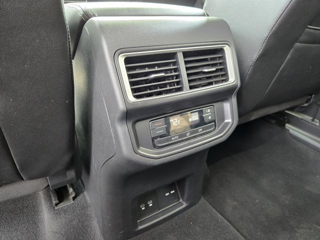 Used 2025 Volkswagen Atlas SE FWD image 11
