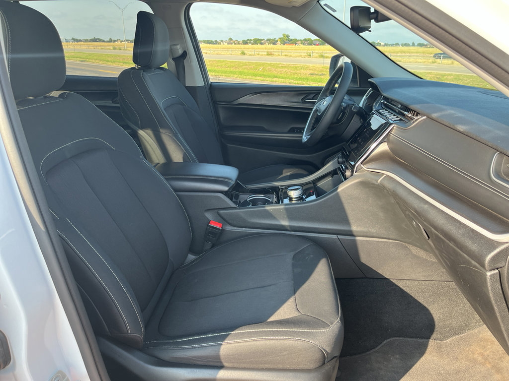 Used 2023 Jeep Grand Cherokee L Laredo image 11