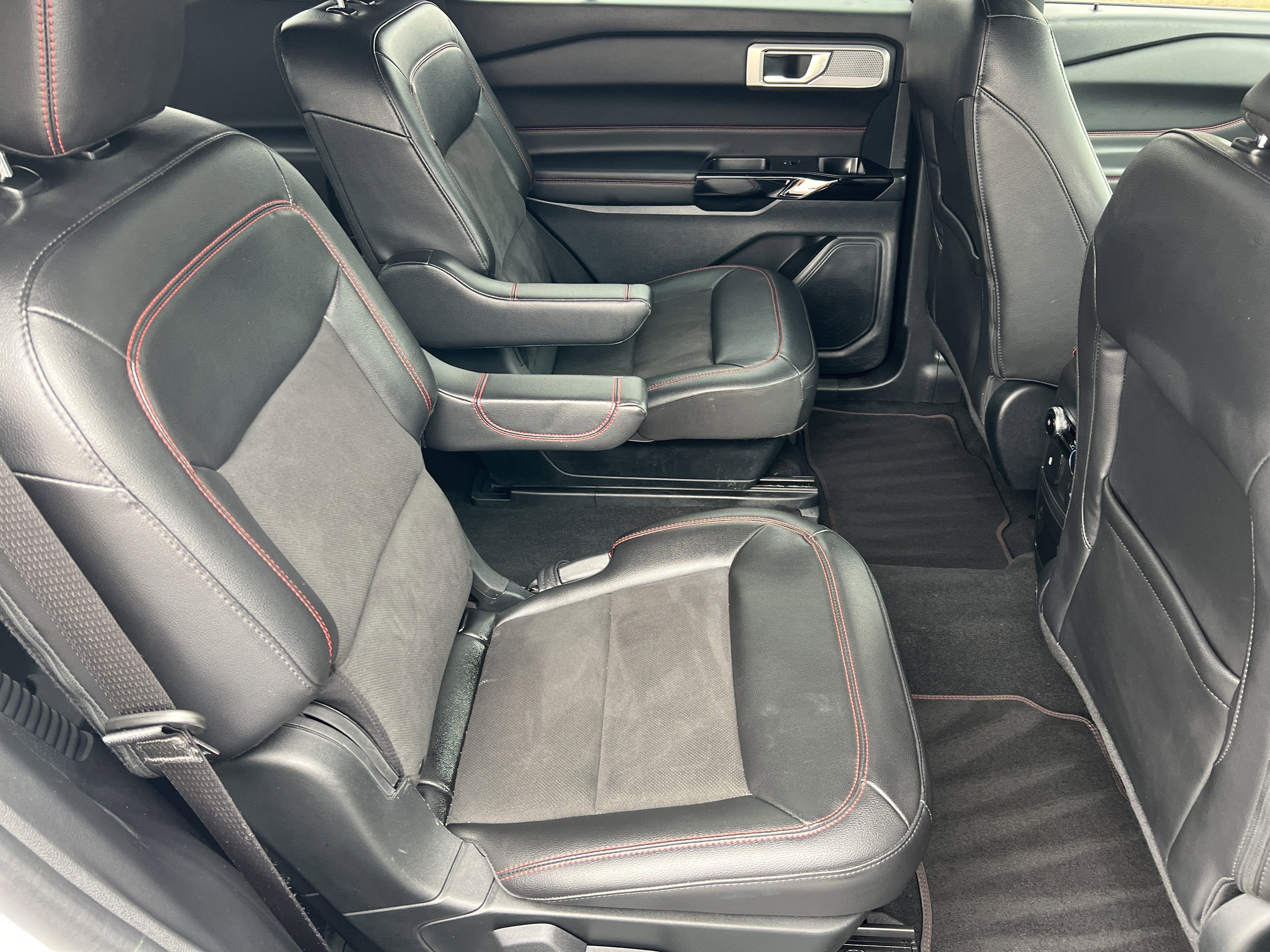 Certified 2023 Ford Explorer ST-Line w/ Class IV Trailer Tow Package image 18