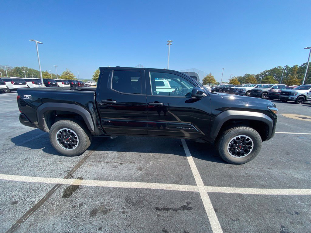 Used 2025 Toyota Tacoma TRD Off-Road AWD/4WD image 8