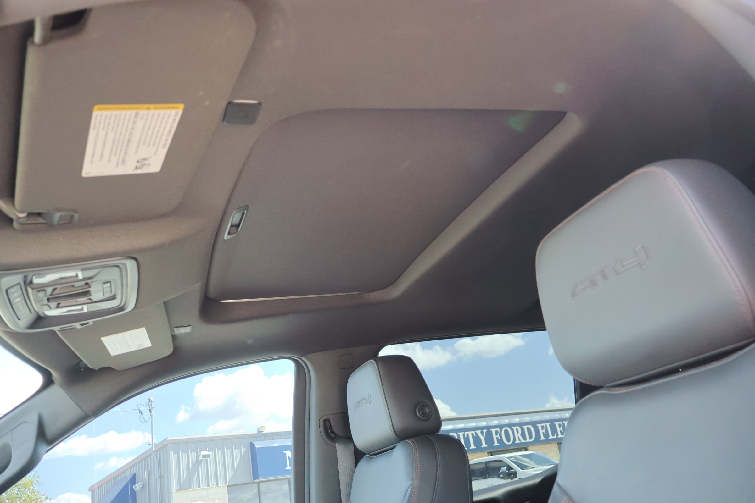 Used 2022 GMC Sierra 1500 AT4 w/ Technology Package image 16