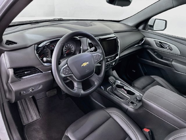 Used 2023 Chevrolet Traverse LT w/ LT Premium Package AWD/4WD image 15