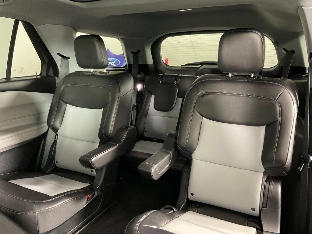 Certified 2022 Ford Explorer XLT w/ Equipment Group 202A AWD/4WD image 16