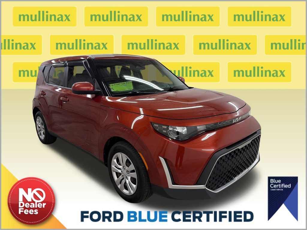Used 2023 Kia Soul LX FWD image 1