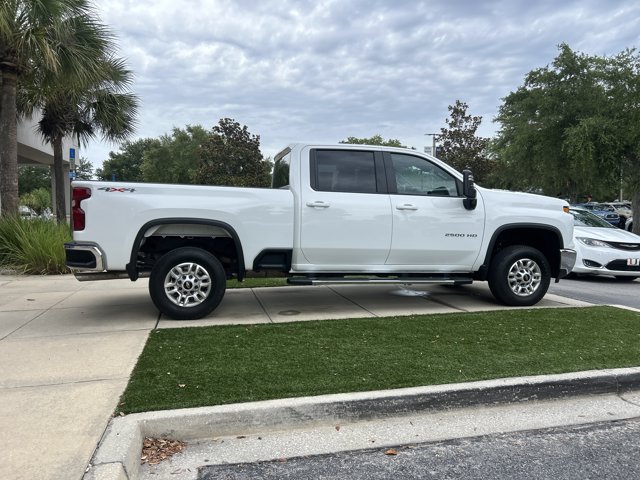 Used 2025 Chevrolet Silverado 2500 LT w/ Convenience Package AWD/4WD image 4