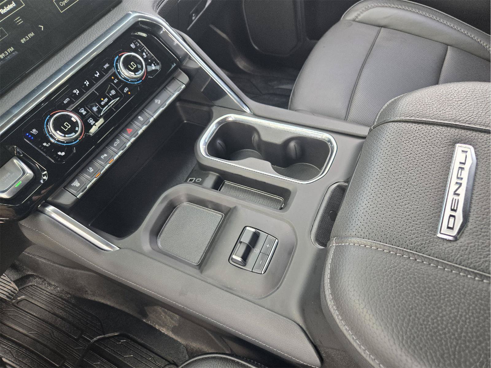 Used 2025 GMC Sierra 2500 Denali w/ Denali Reserve Package AWD/4WD image 18