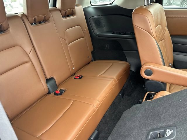 Used 2024 Nissan Pathfinder Platinum w/ Lighting Package (N92) FWD image 10