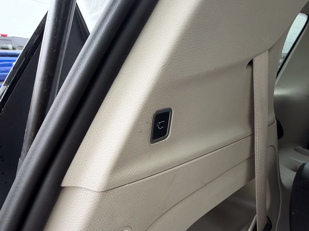Used 2024 Chrysler Pacifica Touring-L FWD image 17