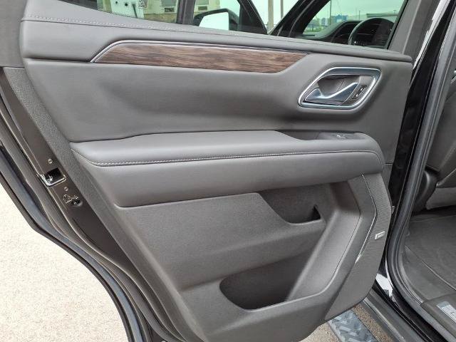 Used 2022 Chevrolet Tahoe Z71 w/ Luxury Package AWD/4WD image 10