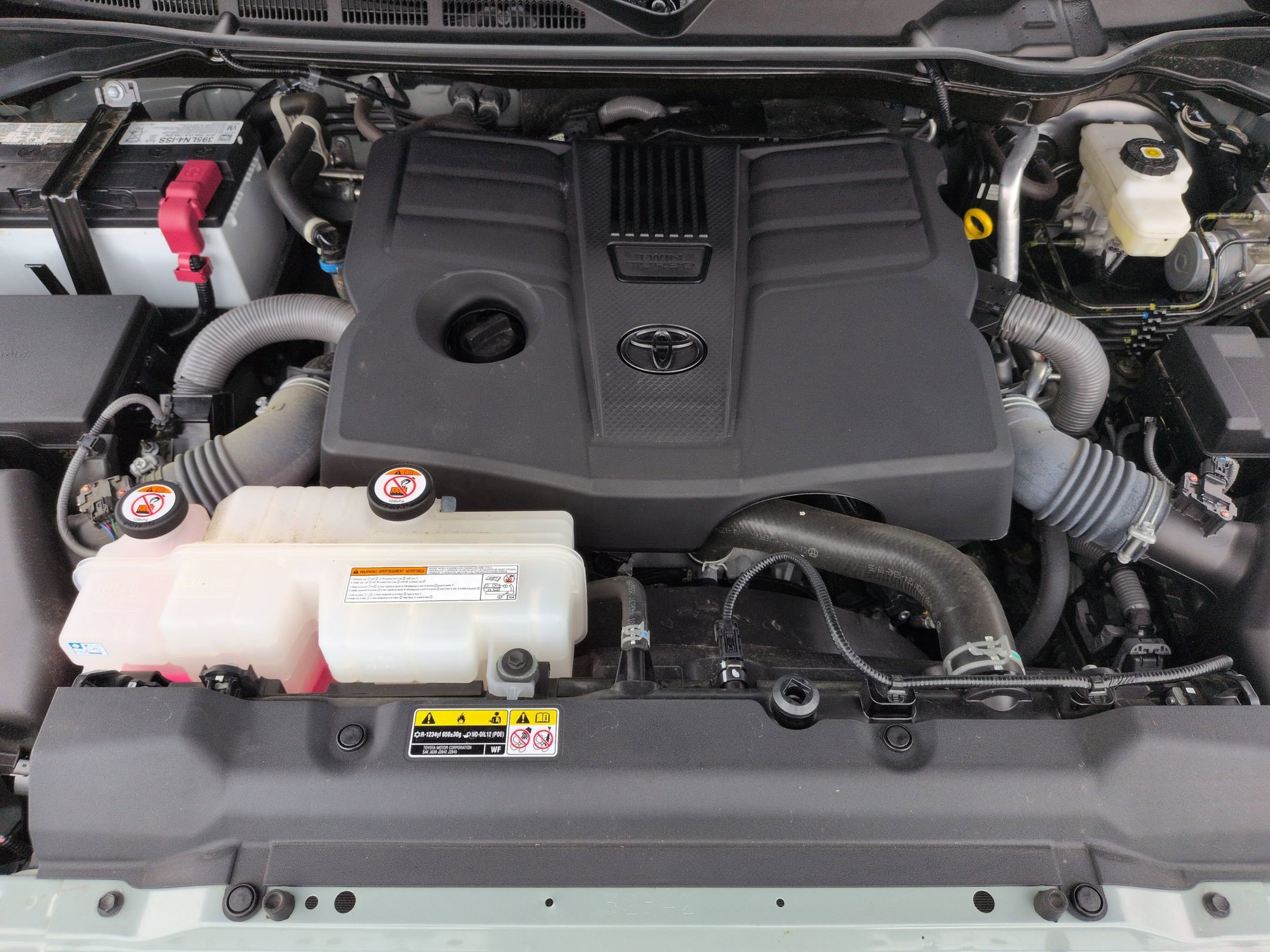 Used 2024 Toyota Tundra Platinum AWD/4WD image 38