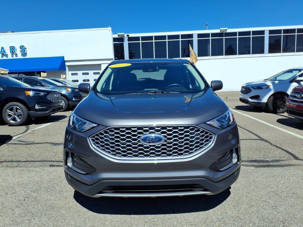 Certified 2023 Ford Edge SEL w/ Convenience Package AWD/4WD image 3