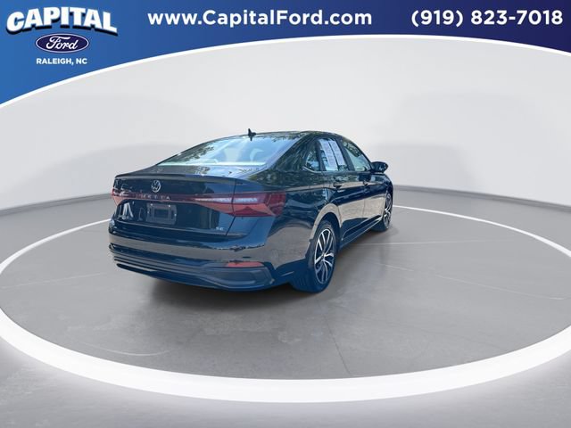 Used 2025 Volkswagen Jetta SE FWD image 8