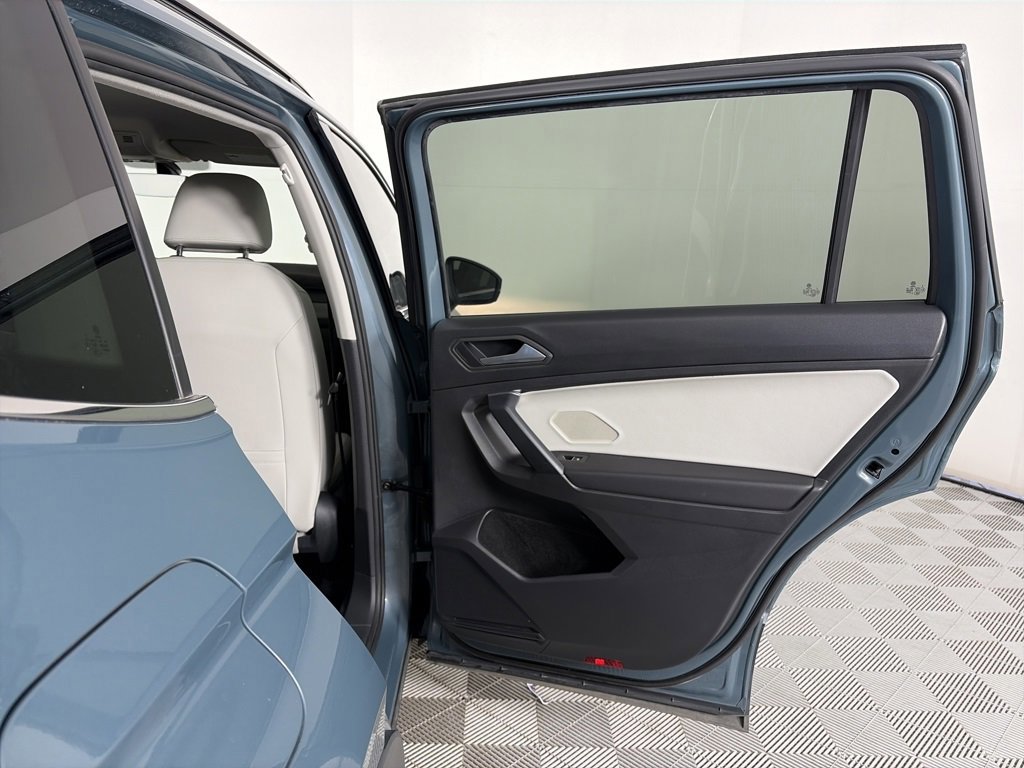 Used 2021 Volkswagen Tiguan SE image 28
