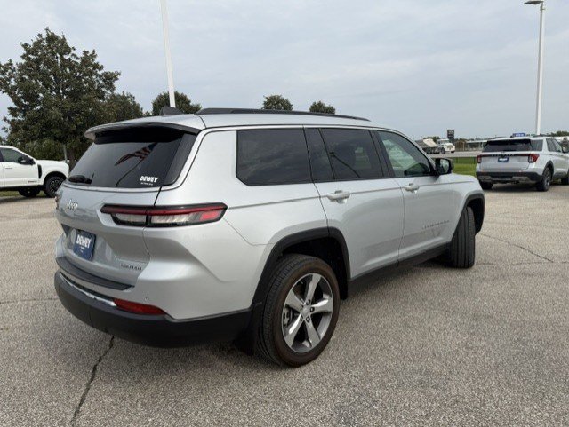 Used 2025 Jeep Grand Cherokee L Limited AWD/4WD image 9