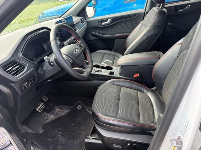 Certified 2023 Ford Escape ST-Line Select w/ Tech Pack #2 AWD/4WD image 4