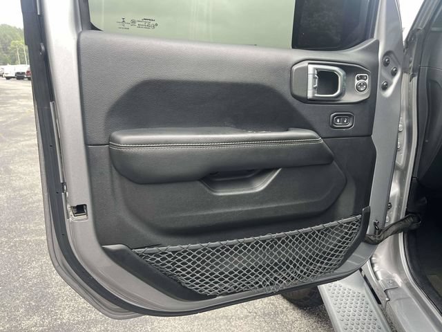 Used 2018 Jeep Wrangler Unlimited Sahara w/ Dual Top Group AWD/4WD image 22