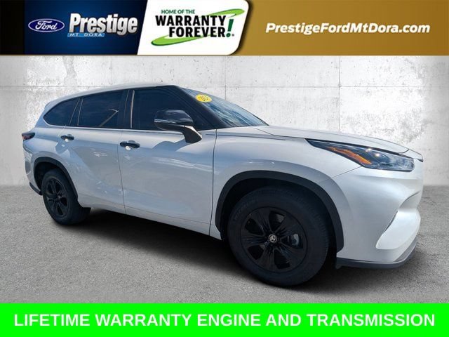 Used 2024 Toyota Highlander LE FWD image 1