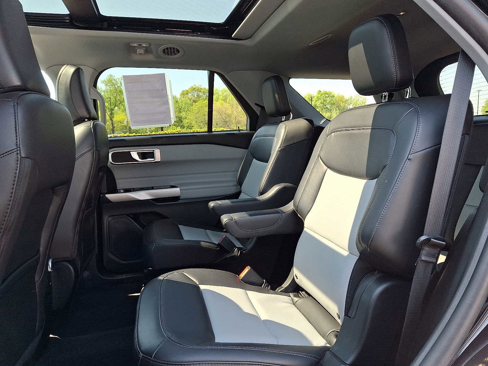 Certified 2023 Ford Explorer XLT w/ Equipment Group 202A AWD/4WD image 11