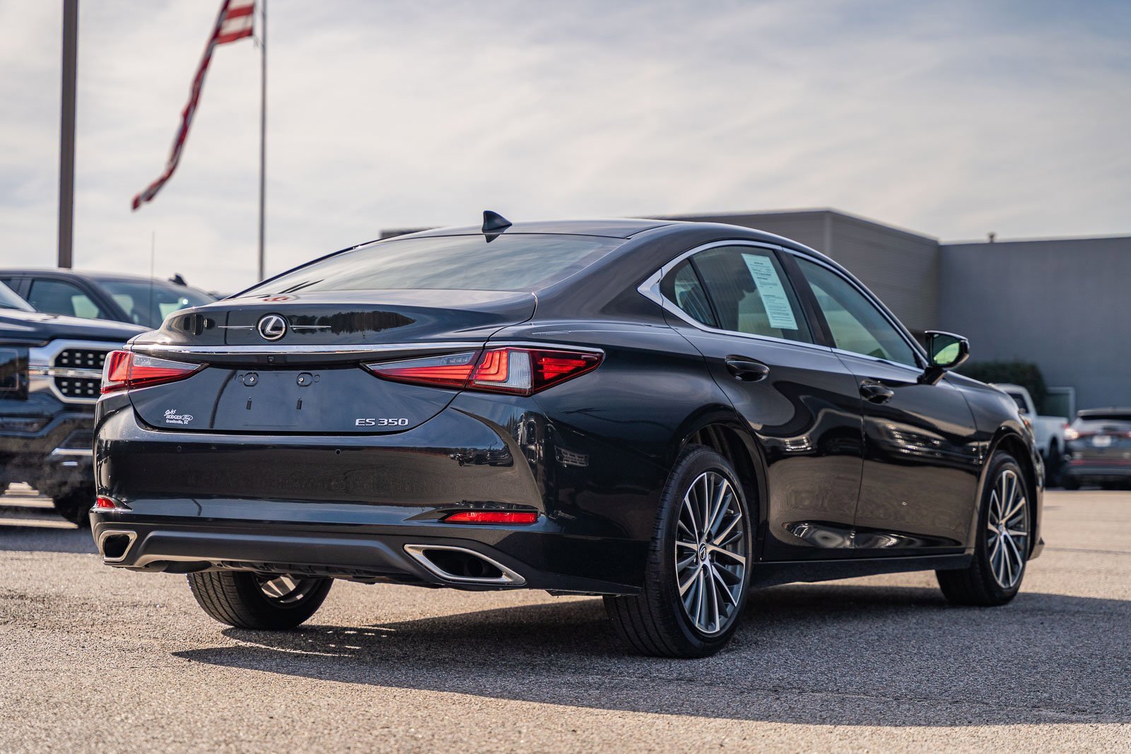 Used 2023 Lexus ES 350 w/ Premium Package image 5