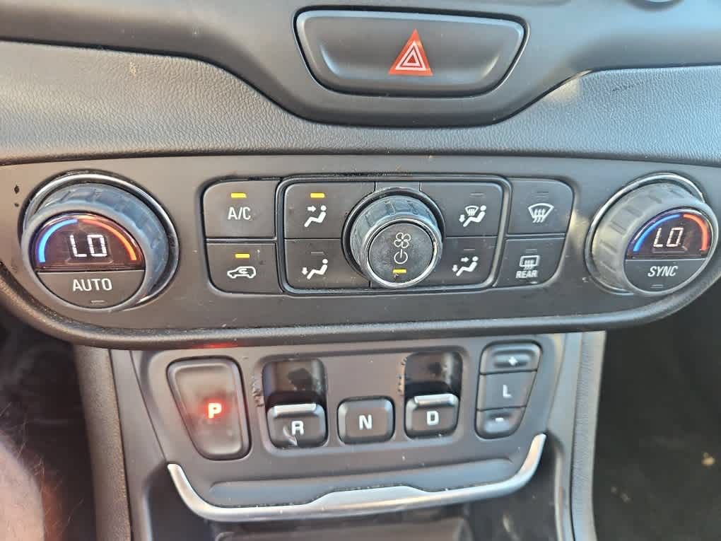 Used 2019 GMC Terrain SLT AWD/4WD image 17