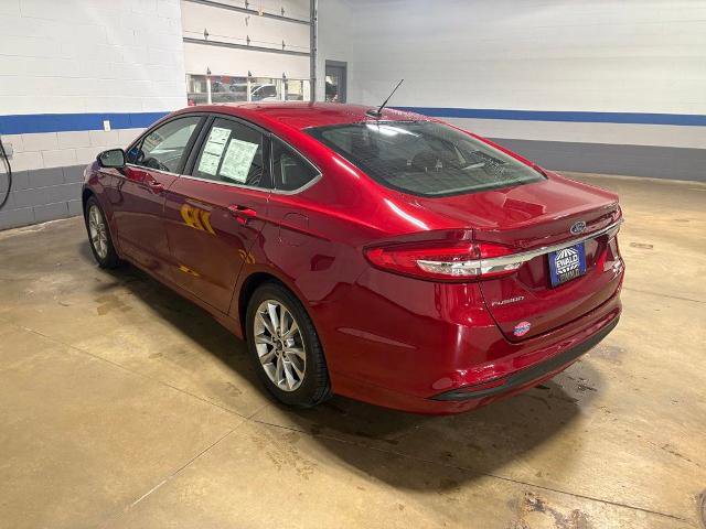 Certified 2017 Ford Fusion SE FWD image 4