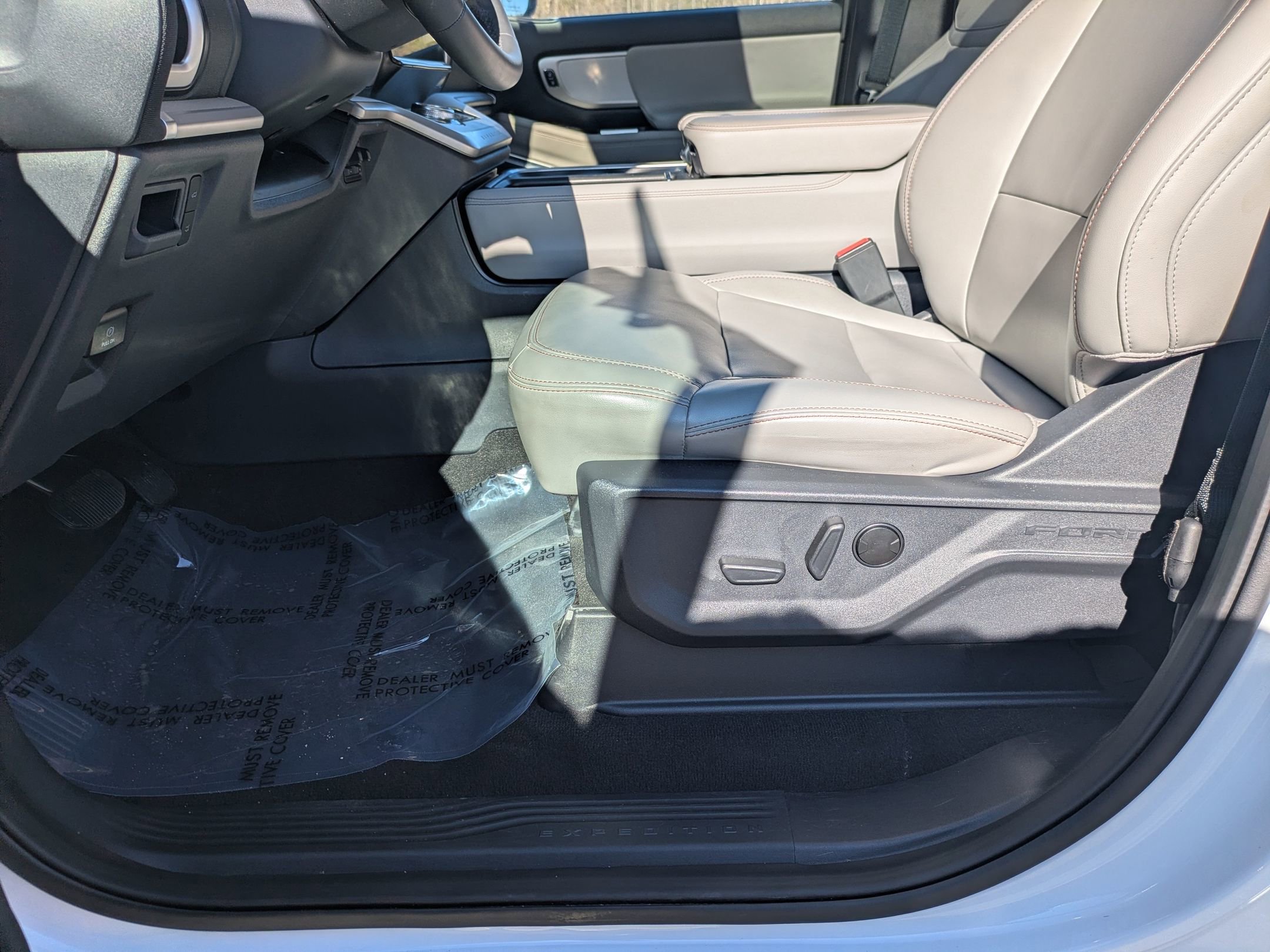 Certified 2025 Ford Expedition Active image 12