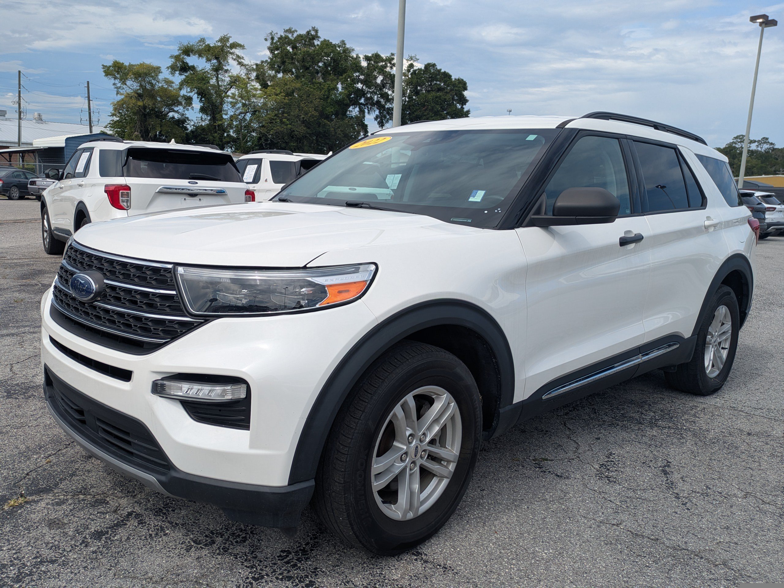 Certified 2022 Ford Explorer XLT w/ Equipment Group 202A AWD/4WD image 8