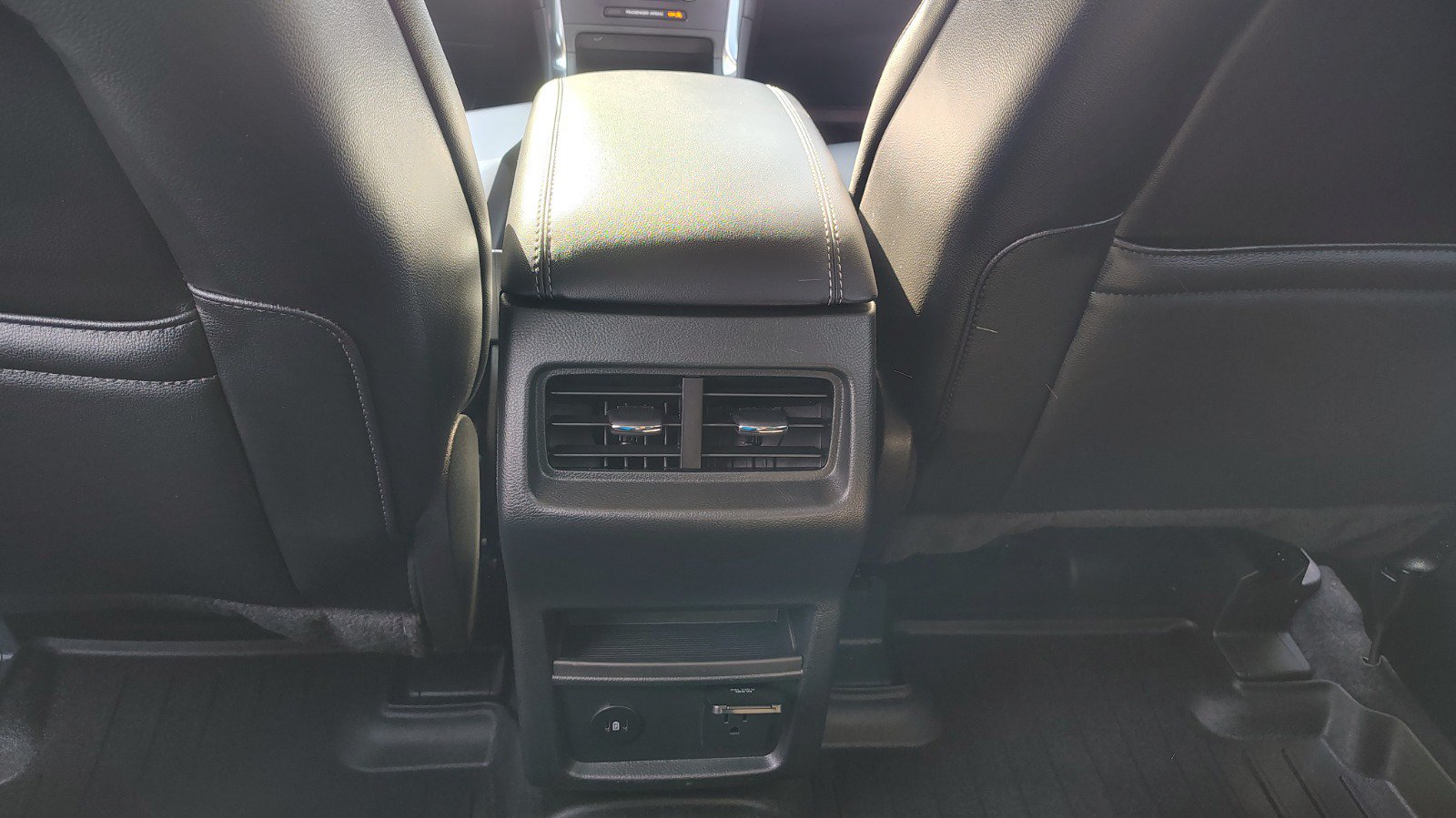 Certified 2024 Ford Edge Titanium AWD/4WD image 18