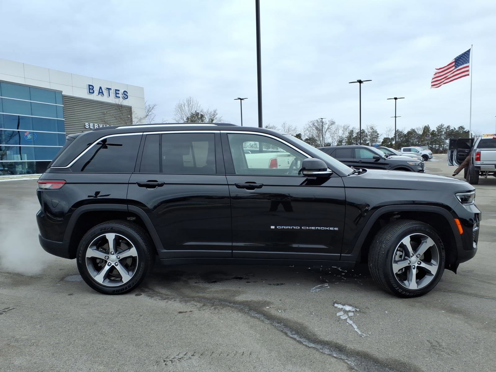 Used 2023 Jeep Grand Cherokee 4WD 4xe image 6