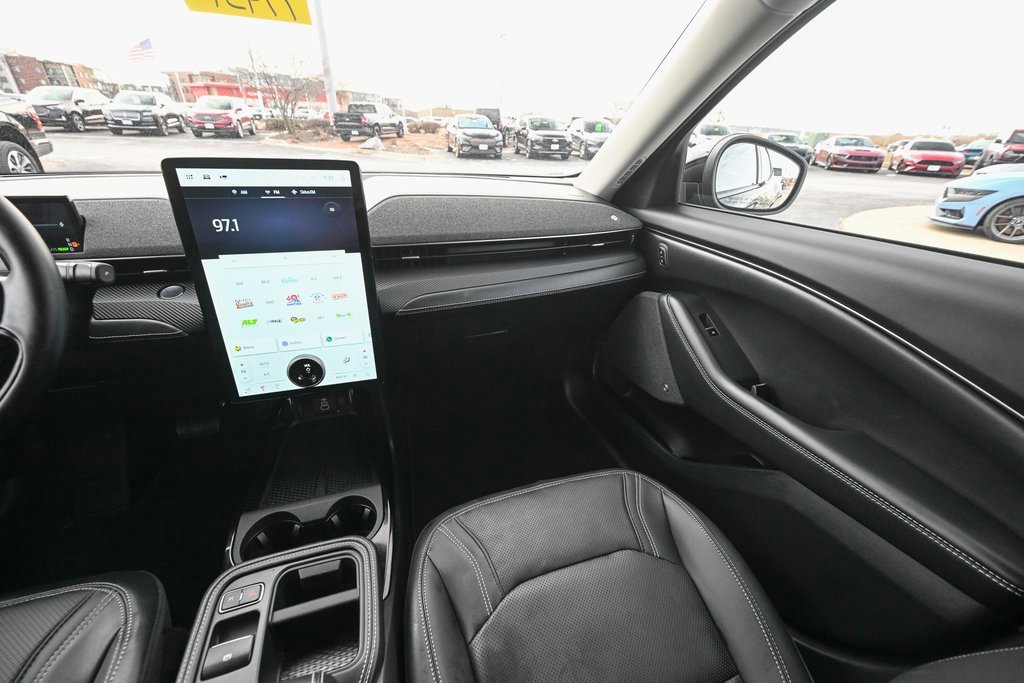 Certified 2025 Ford Mustang Mach-E Premium image 37