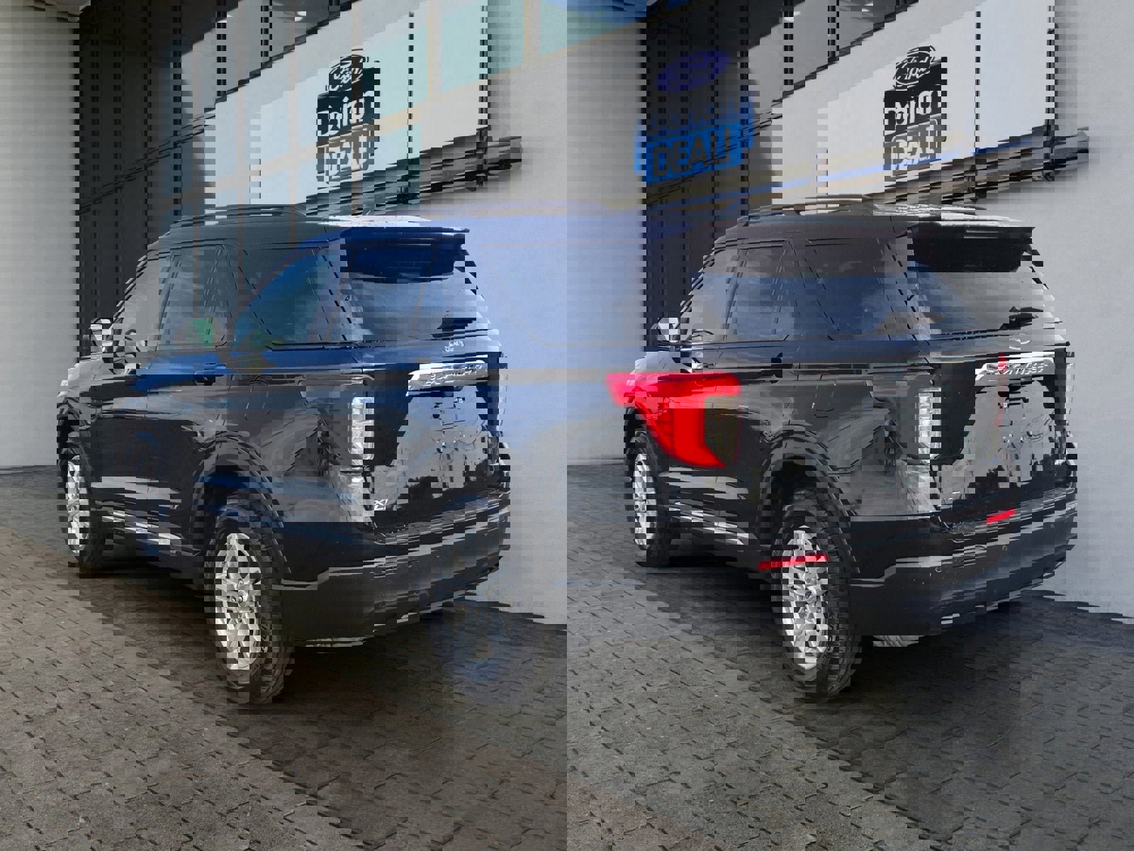 Certified 2022 Ford Explorer XLT image 3