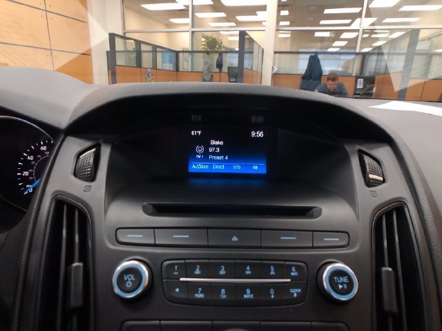 Certified 2017 Ford Focus SE FWD image 15
