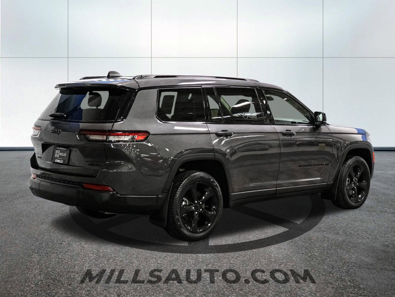 Used 2023 Jeep Grand Cherokee L Limited w/ Black Appearance Package AWD/4WD image 8