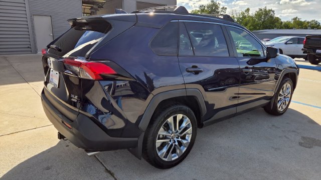 Used 2020 Toyota RAV4 XLE Premium AWD/4WD image 5