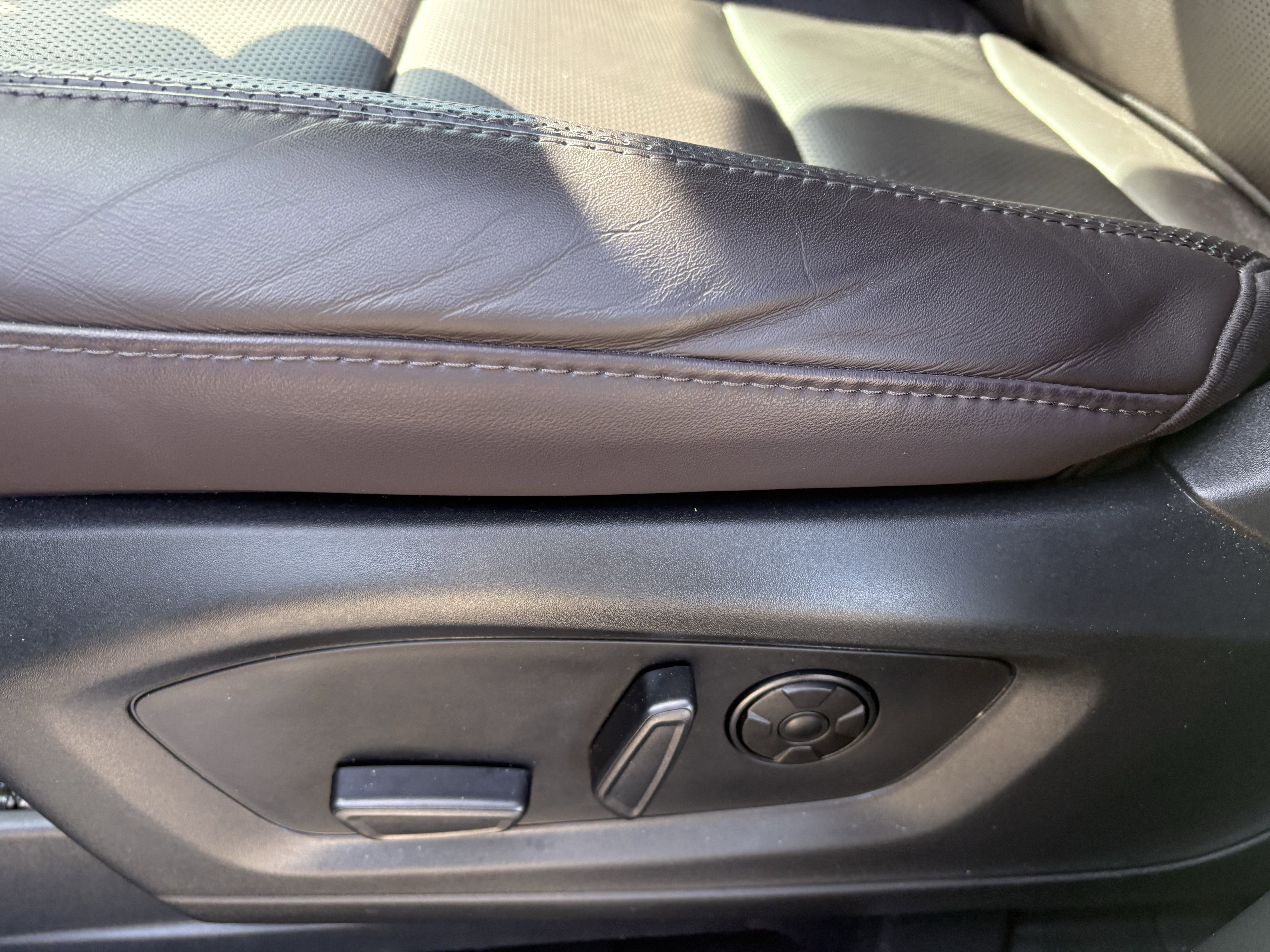 Certified 2025 Ford Explorer Platinum w/ Ultimate Package image 26