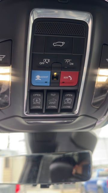 Used 2024 Jeep Grand Cherokee L Limited w/ Luxury Tech Group II image 17