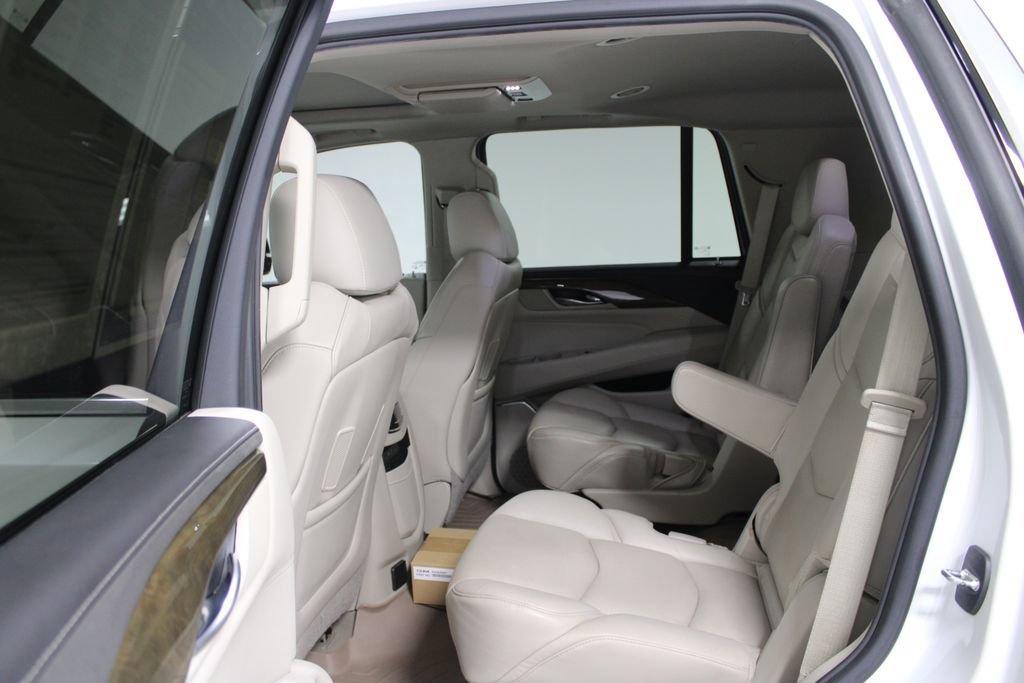 Used 2020 Cadillac Escalade Premium Luxury AWD/4WD image 25