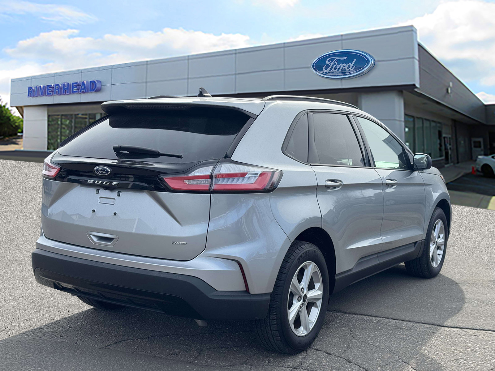 Certified 2024 Ford Edge SE image 3