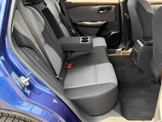 Used 2023 Nissan Rogue SV AWD/4WD image 6