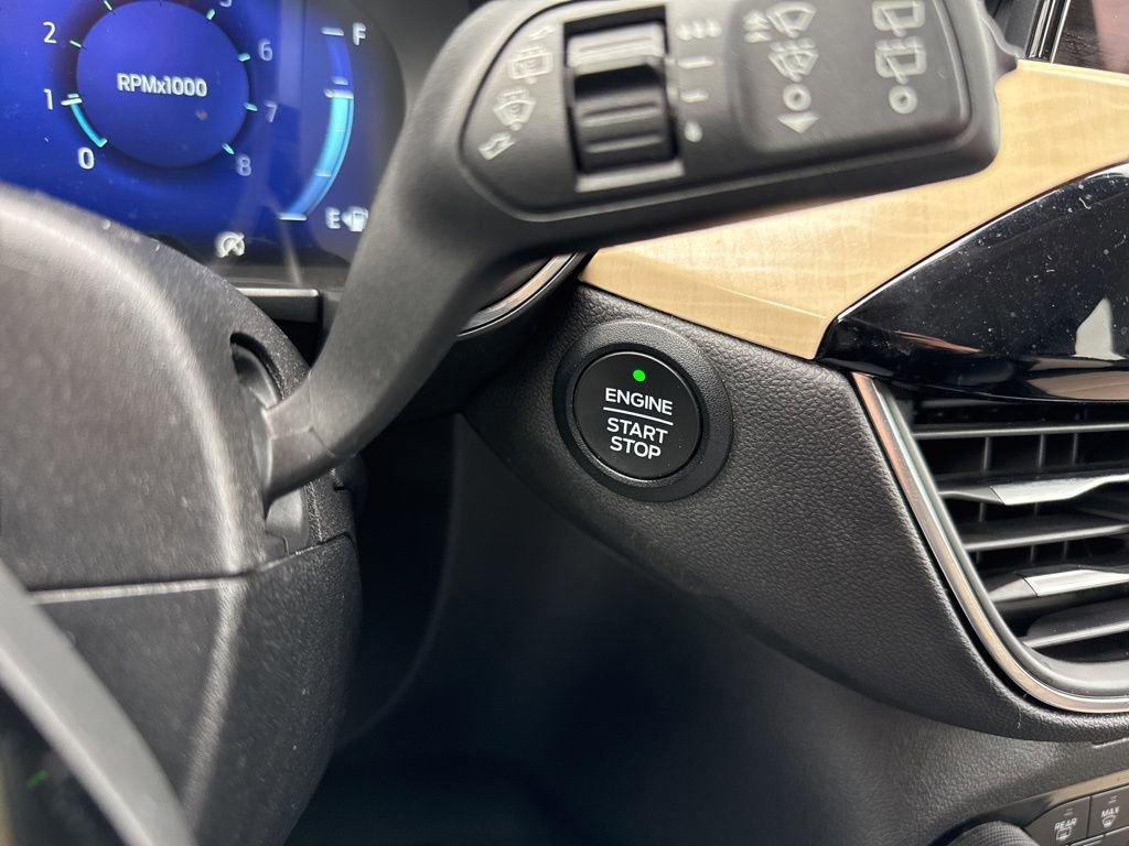 Certified 2022 Ford Escape Titanium w/ Titanium Elite Package image 36