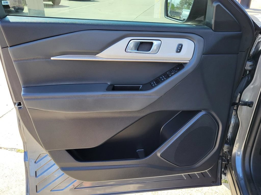 Certified 2025 Ford Explorer Active RWD image 14
