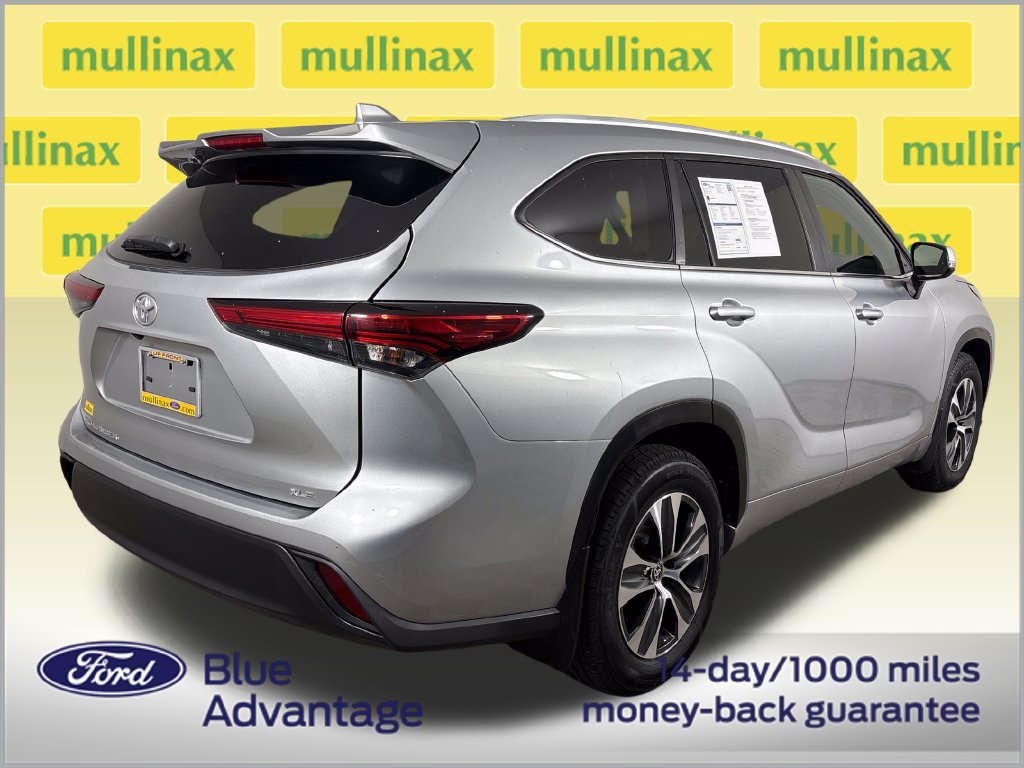 Used 2023 Toyota Highlander XLE FWD image 4