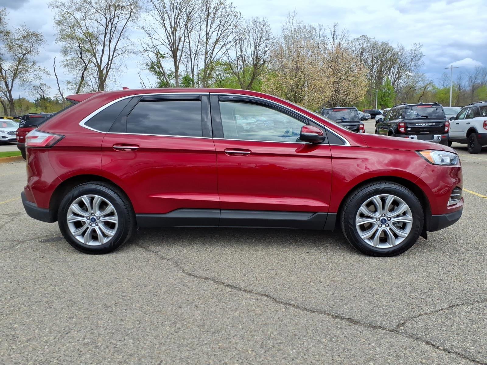 Certified 2019 Ford Edge Titanium w/ Cold Weather Package AWD/4WD image 9