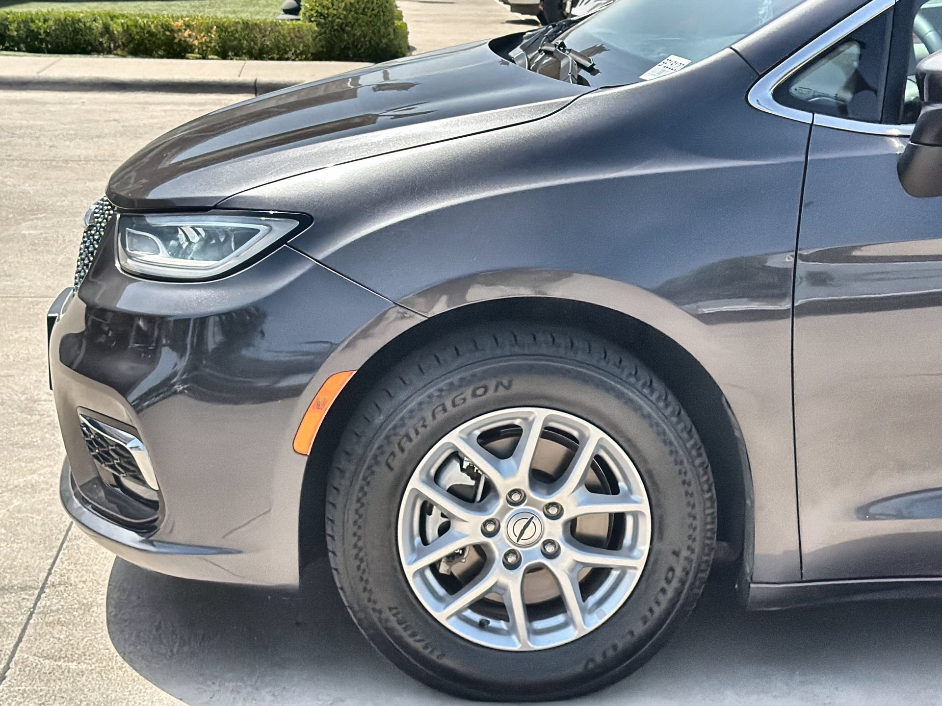 Used 2023 Chrysler Pacifica Touring-L FWD image 10