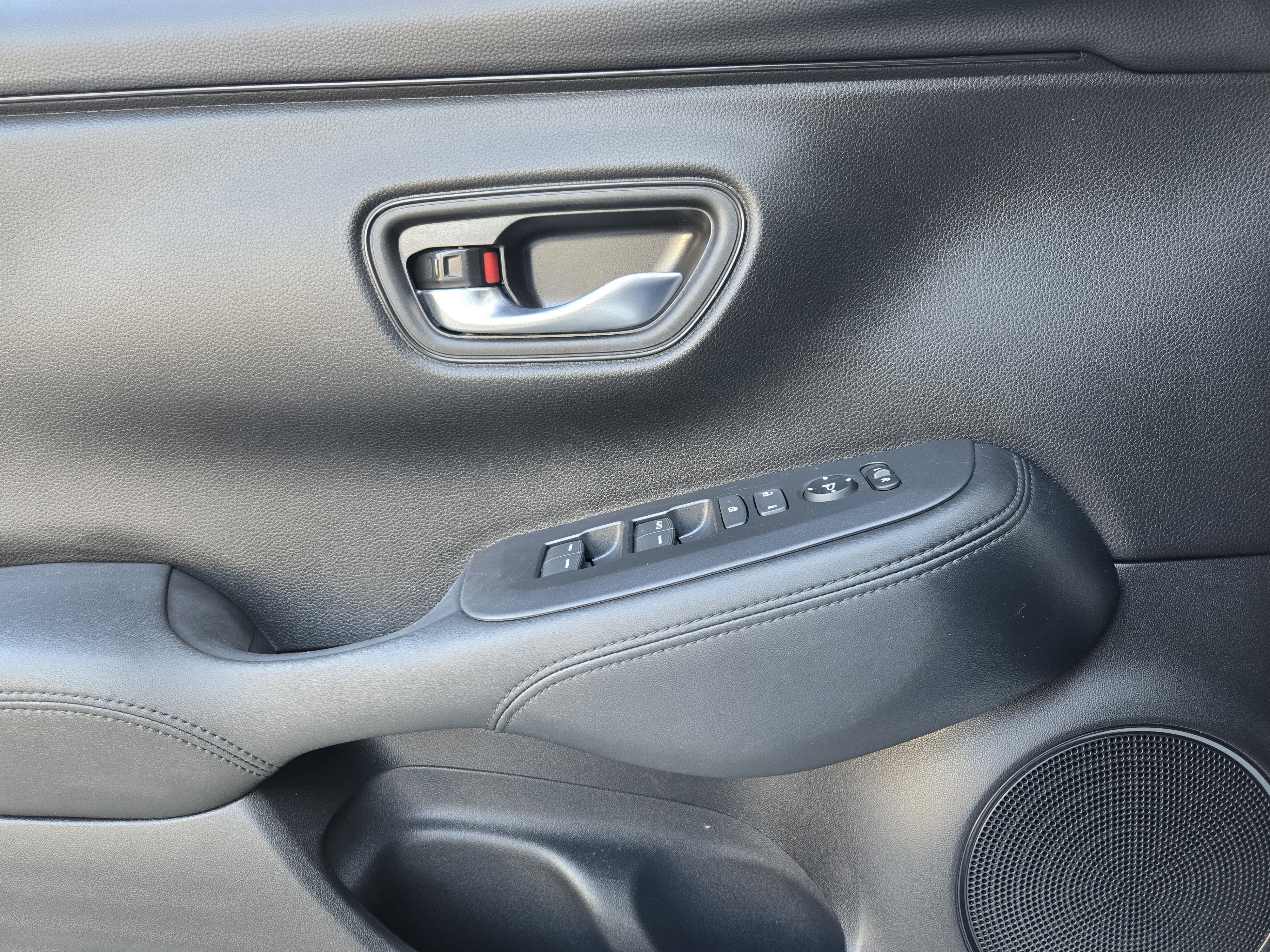 Used 2023 Honda HR-V LX image 17