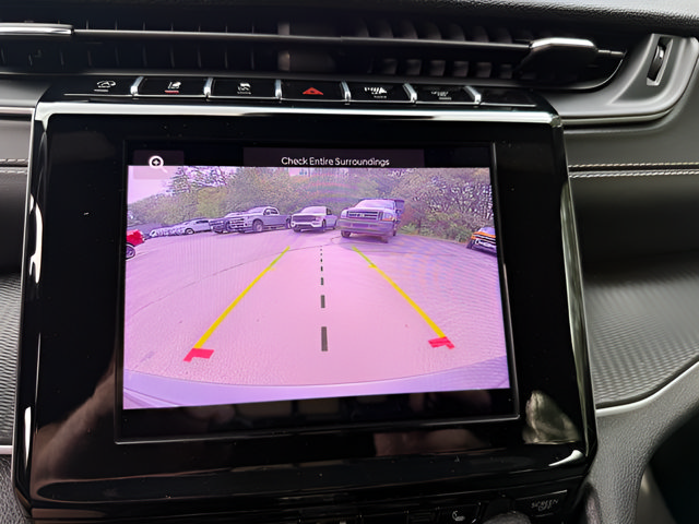 Used 2025 Jeep Grand Cherokee Laredo w/ Luxury Tech Group I AWD/4WD image 8