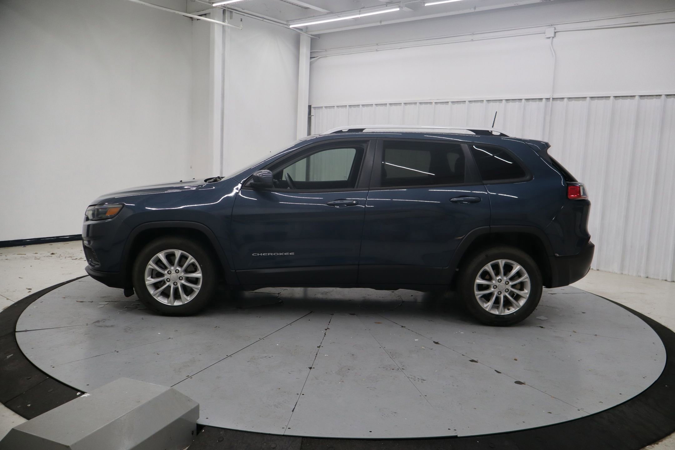 Used 2020 Jeep Cherokee Latitude image 10