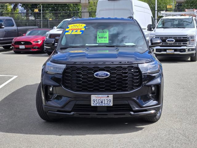 Certified 2025 Ford Explorer ST-Line AWD/4WD image 2